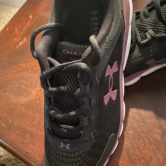 Under Armor shoes - Picture 2 of 3